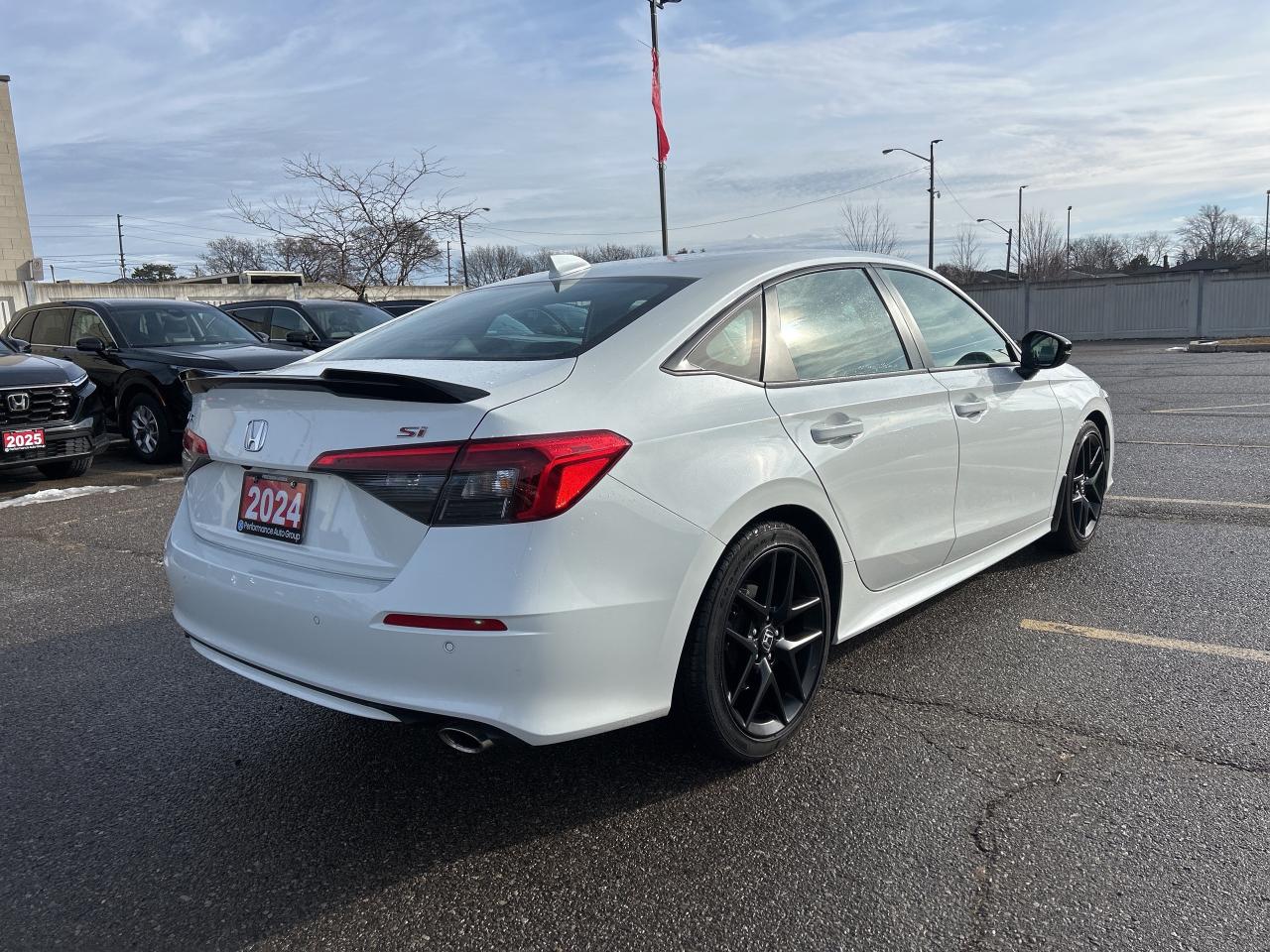 2024 Honda Civic Si Sedan Si  Navigation Sunroof  CarPlay  R Camera CarPlay Photo