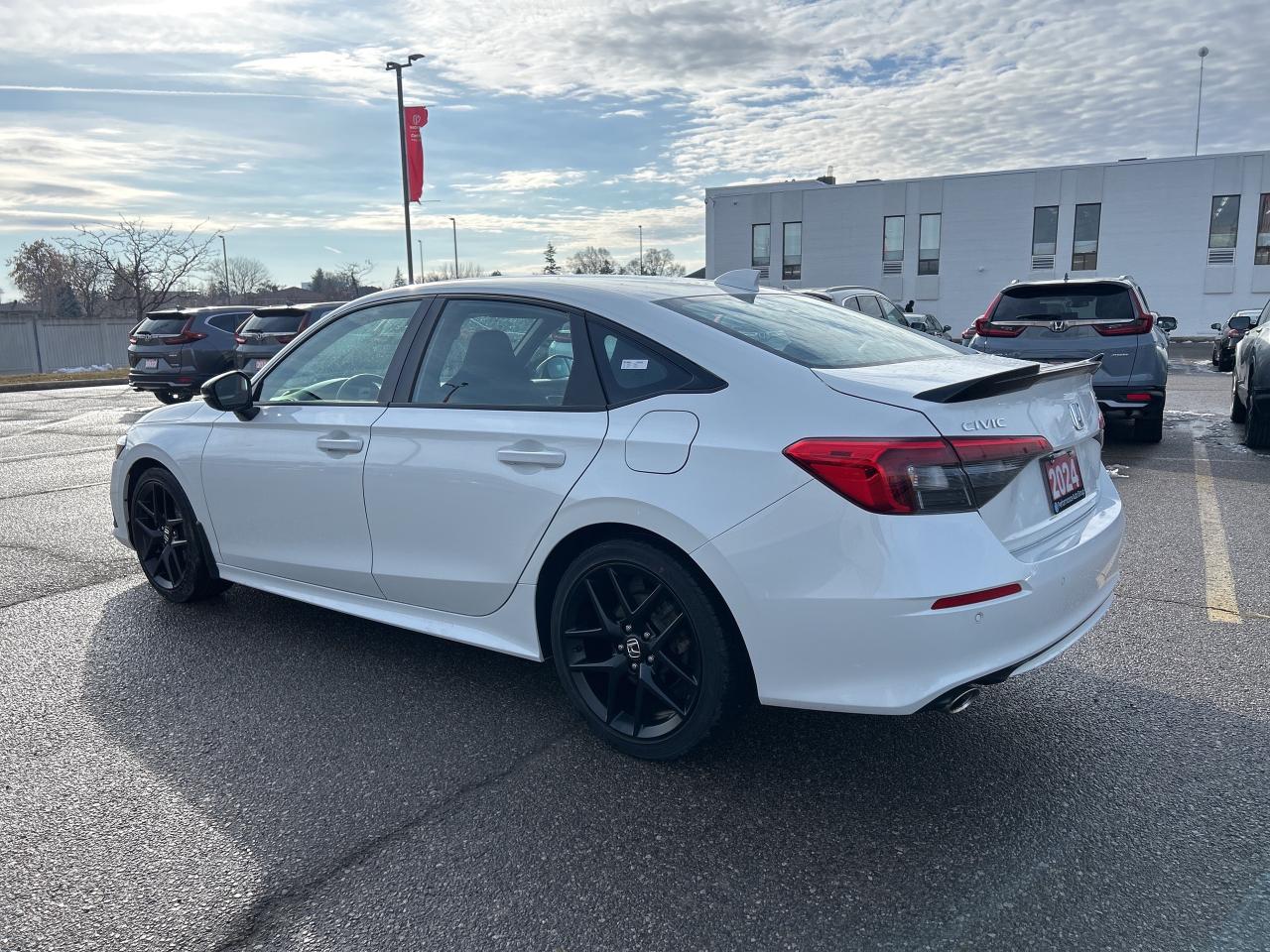 2024 Honda Civic Si Sedan Si  Navigation Sunroof  CarPlay  R Camera CarPlay Photo3