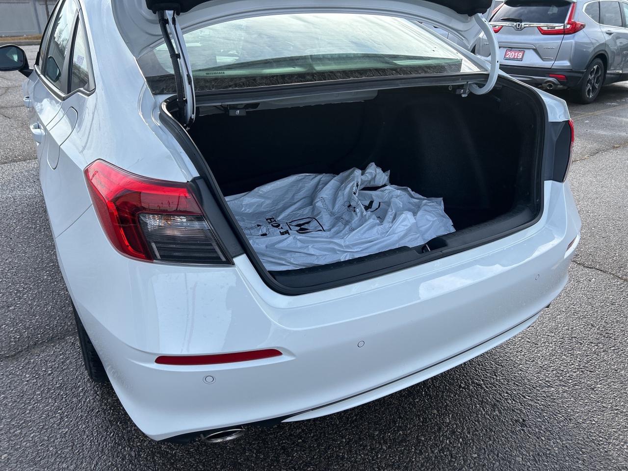 2024 Honda Civic Si Sedan Si  Navigation Sunroof  CarPlay  R Camera CarPlay Photo