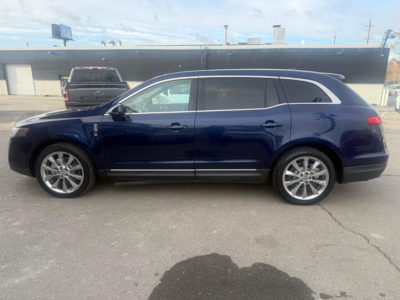 2011 Lincoln MKT 4dr Wgn 3.5L AWD 2011 Lincoln MKT all-wheel-drive Photo3
