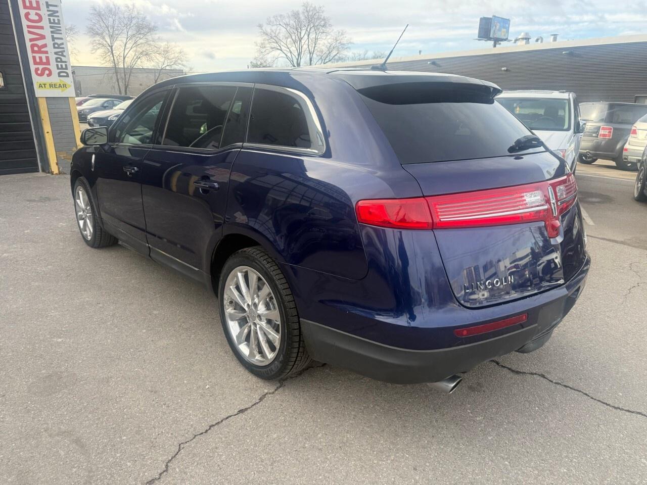 2011 Lincoln MKT 4dr Wgn 3.5L AWD 2011 Lincoln MKT all-wheel-drive Photo