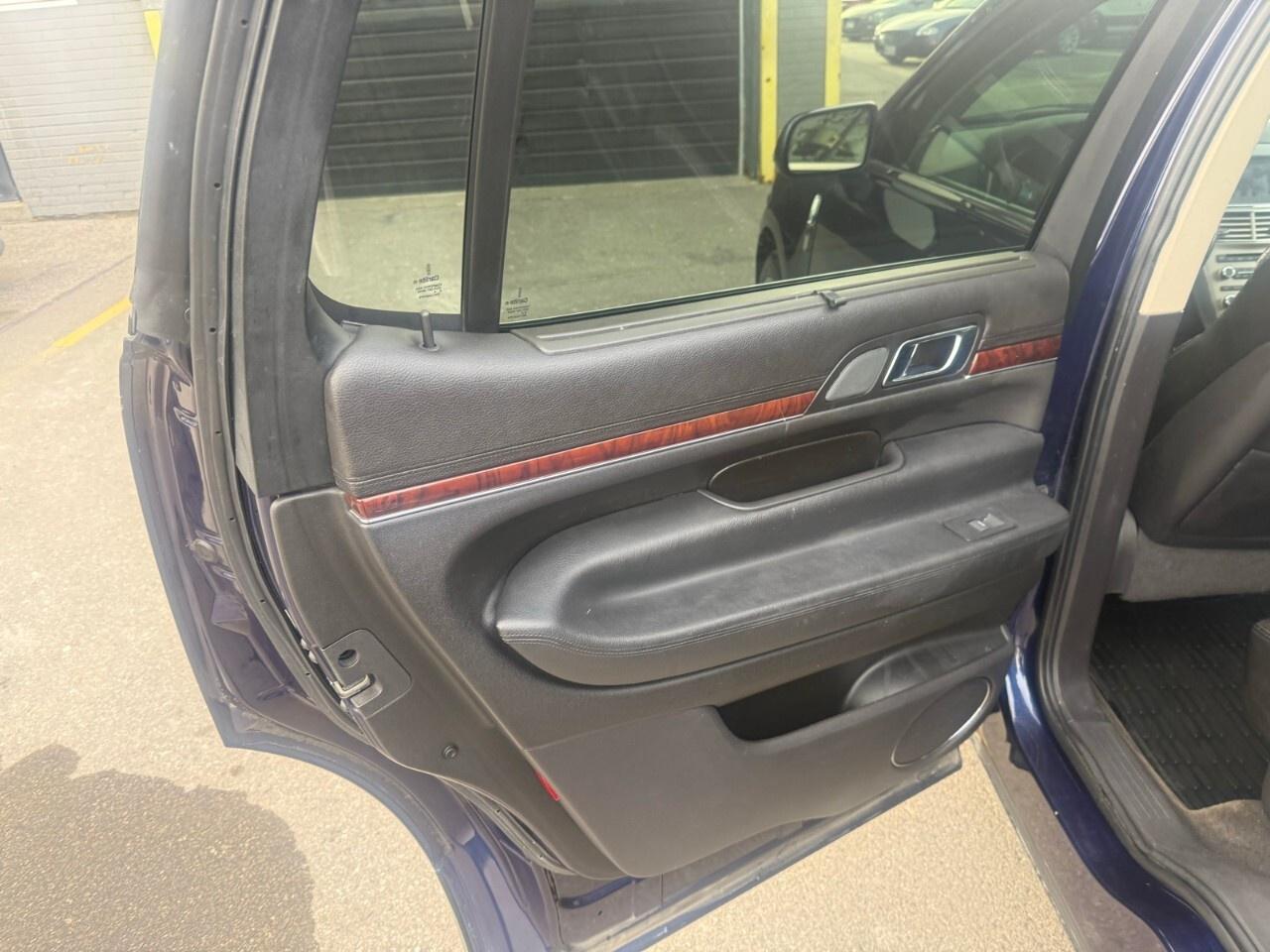 2011 Lincoln MKT 4dr Wgn 3.5L AWD 2011 Lincoln MKT all-wheel-drive Photo