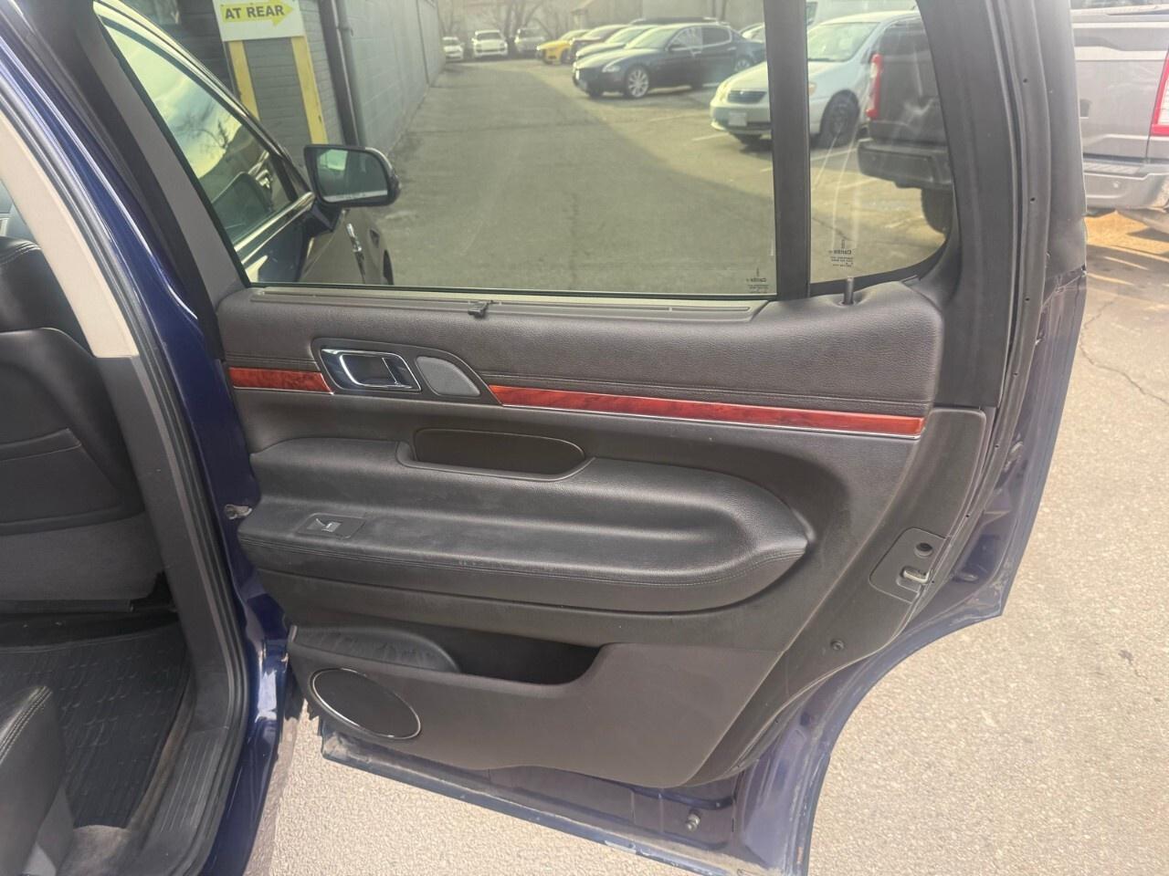 2011 Lincoln MKT 4dr Wgn 3.5L AWD 2011 Lincoln MKT all-wheel-drive Photo