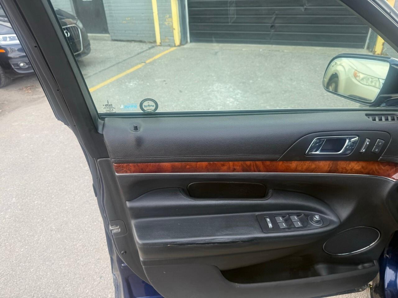 2011 Lincoln MKT 4dr Wgn 3.5L AWD 2011 Lincoln MKT all-wheel-drive Photo