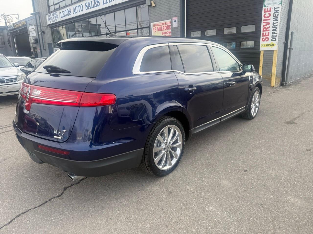 2011 Lincoln MKT 4dr Wgn 3.5L AWD 2011 Lincoln MKT all-wheel-drive Photo2