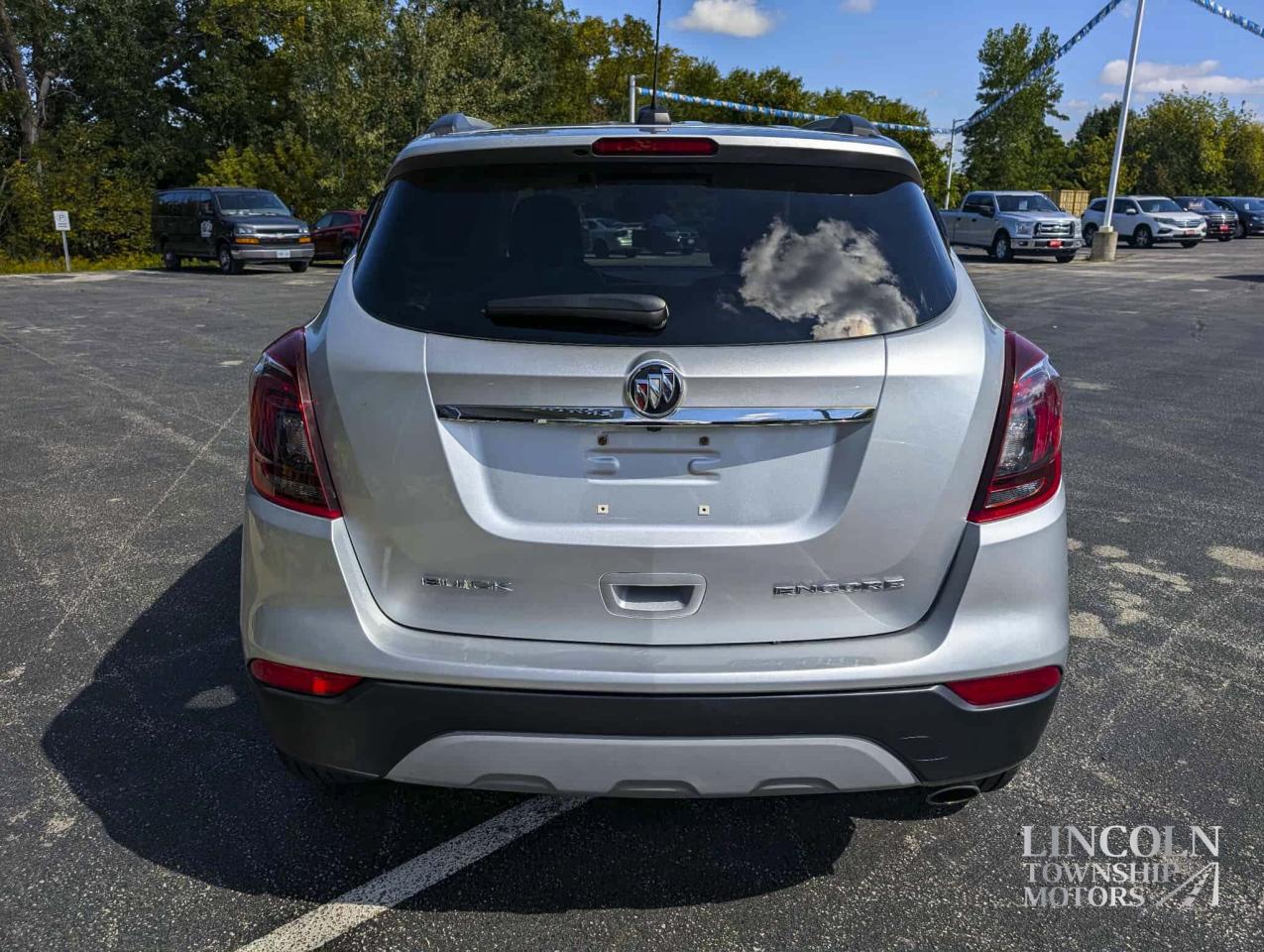 2017 Buick Encore Essence- CLEAN CARFAX, HEATED SEATS, RMT START! Photo