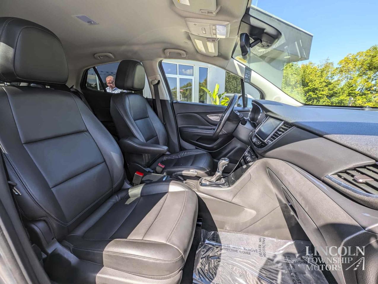 2017 Buick Encore Essence- CLEAN CARFAX, HEATED SEATS, RMT START! Photo