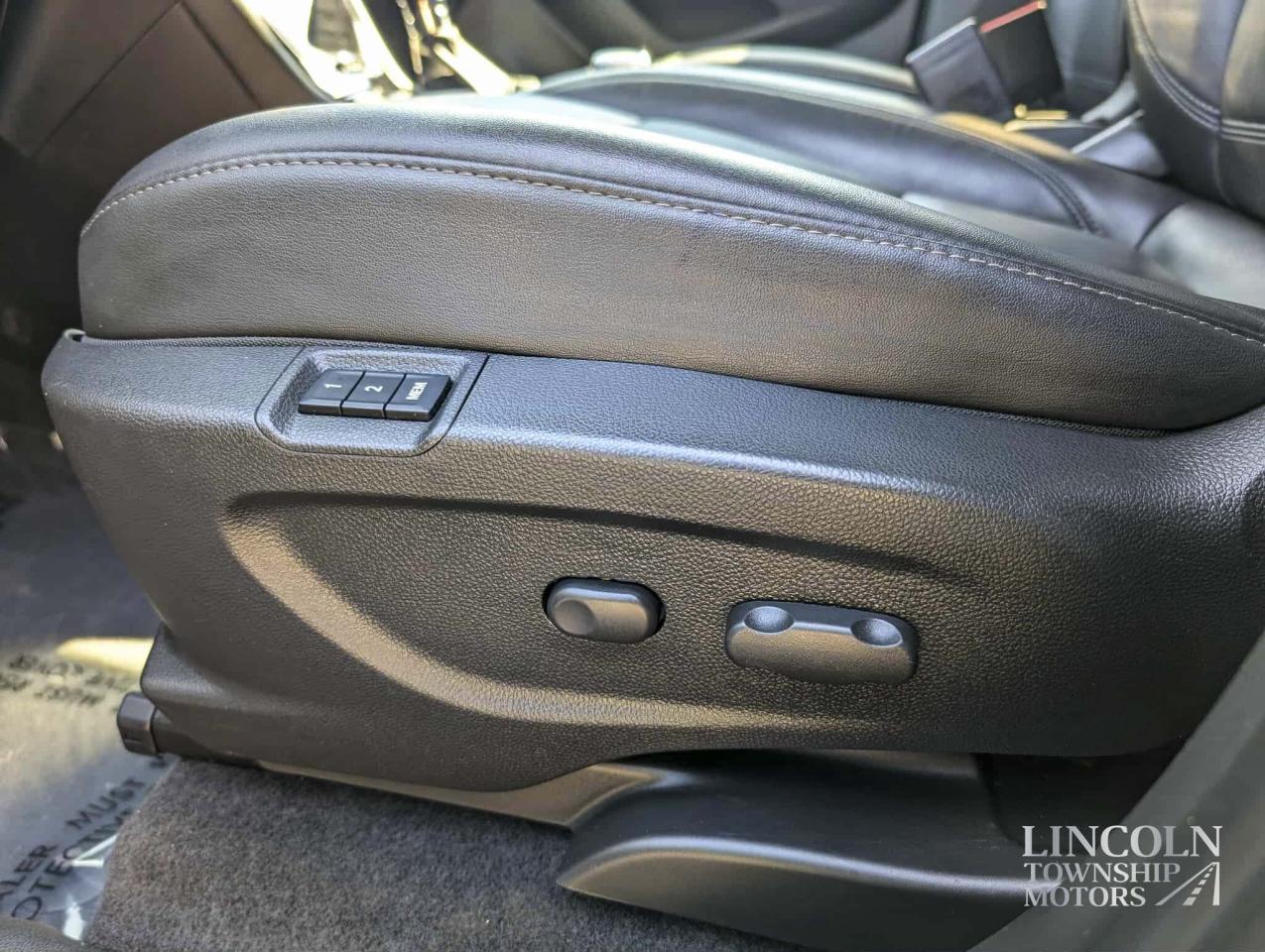 2017 Buick Encore Essence- CLEAN CARFAX, HEATED SEATS, RMT START! Photo