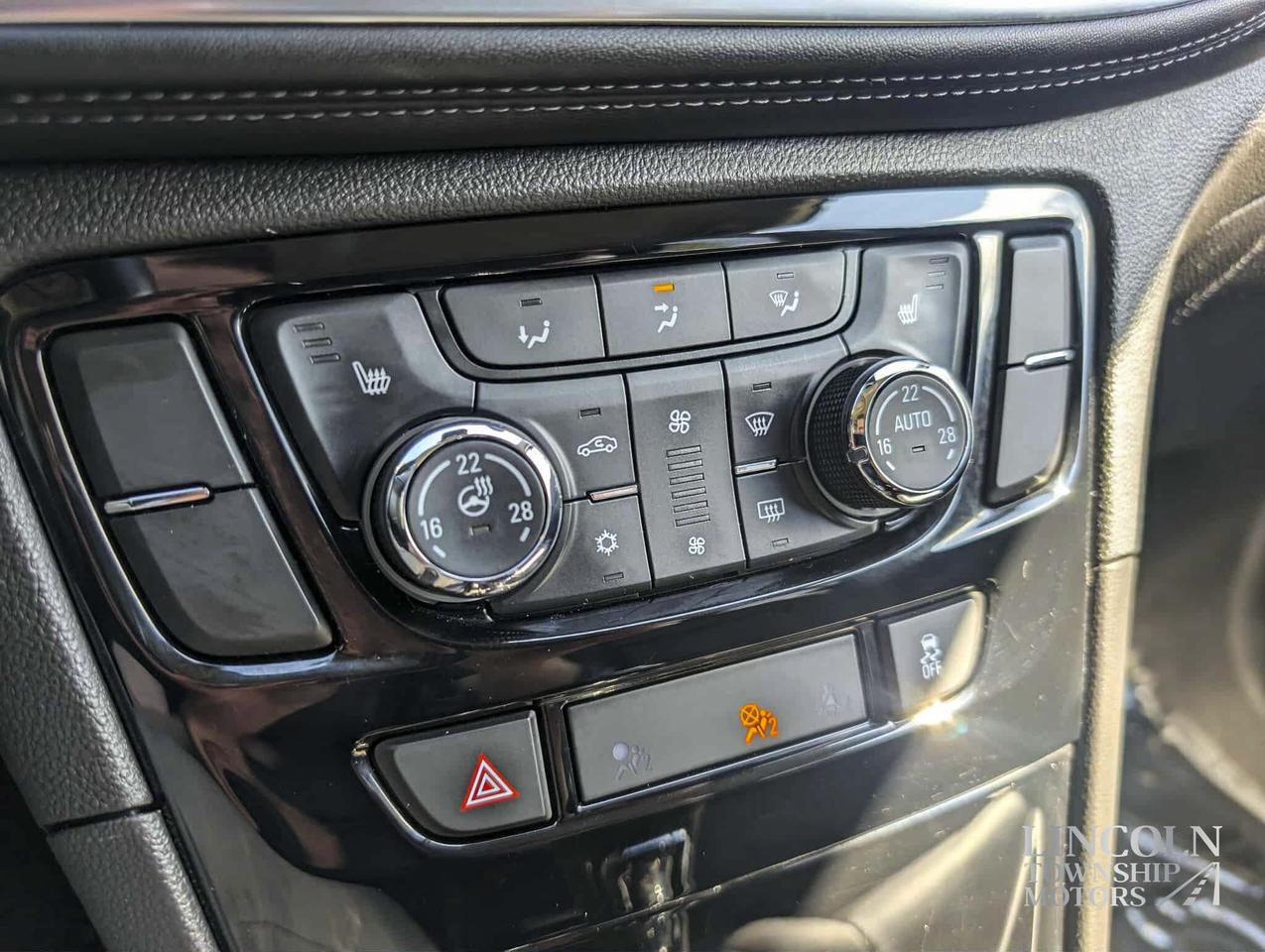 2017 Buick Encore Essence- CLEAN CARFAX, HEATED SEATS, RMT START! Photo