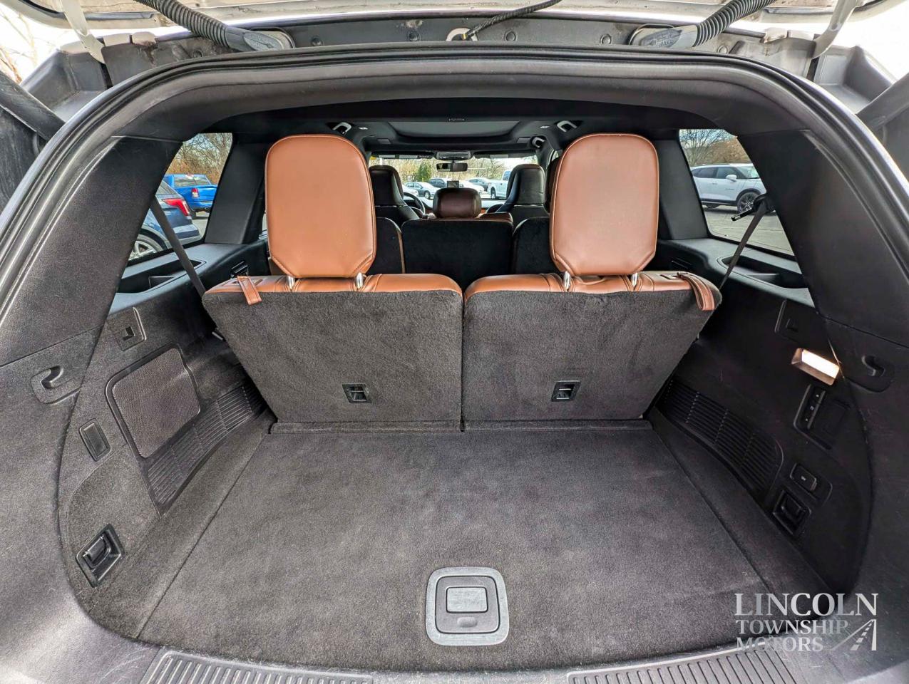 2020 Lincoln Aviator Reserve - CLEAN CARFAX, NAV, AWD, 7 SEATER, LOADED Photo