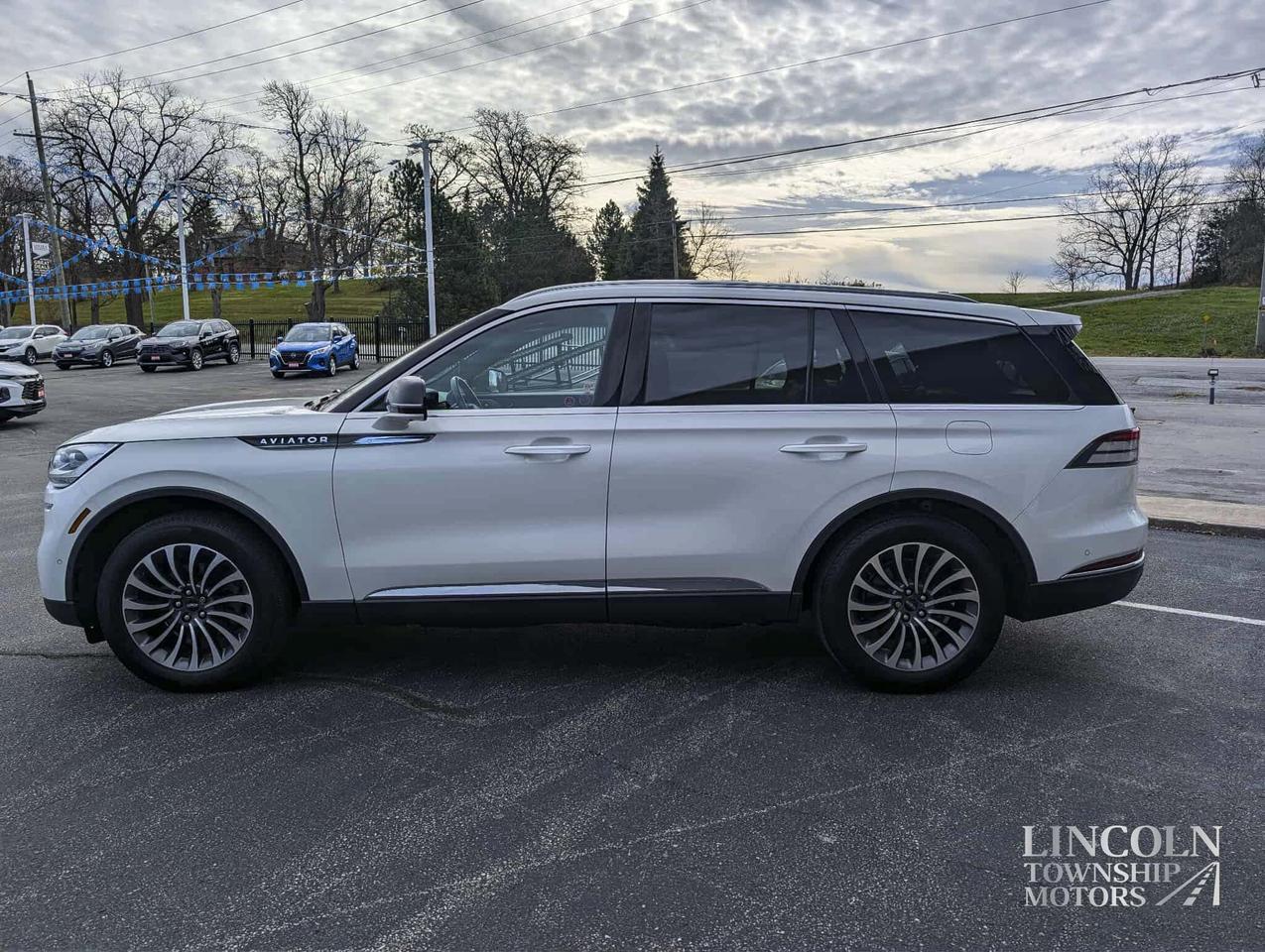 2020 Lincoln Aviator Reserve - CLEAN CARFAX, NAV, AWD, 7 SEATER, LOADED Photo4