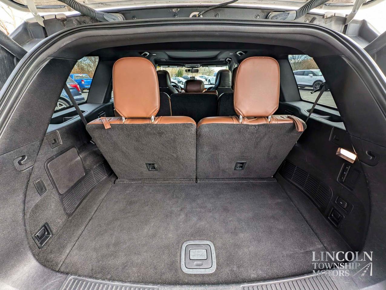 2020 Lincoln Aviator Reserve - CLEAN CARFAX, NAV, AWD, 7 SEATER, LOADED Photo