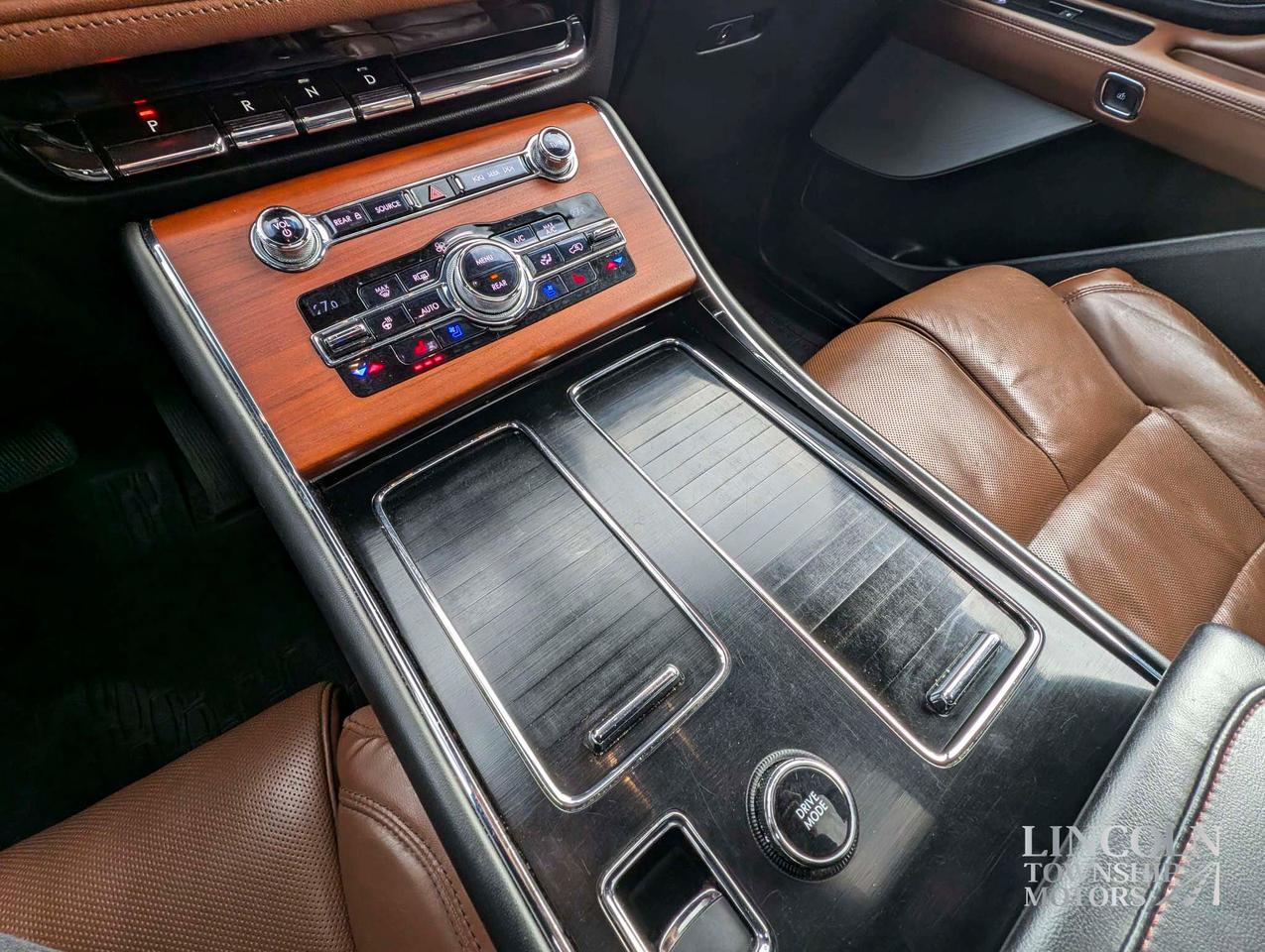 2020 Lincoln Aviator Reserve - CLEAN CARFAX, NAV, AWD, 7 SEATER, LOADED Photo