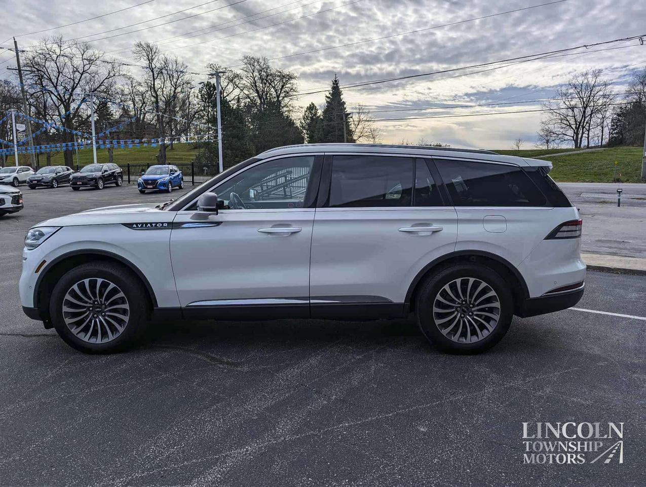2020 Lincoln Aviator Reserve - CLEAN CARFAX, NAV, AWD, 7 SEATER, LOADED Photo
