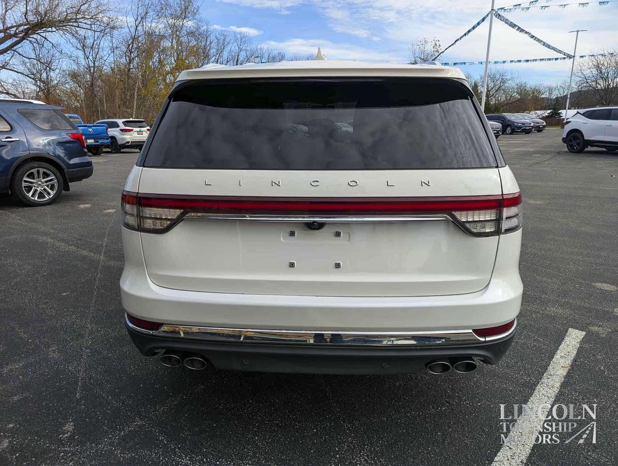 2020 Lincoln Aviator Reserve - CLEAN CARFAX, NAV, AWD, 7 SEATER, LOADED Photo
