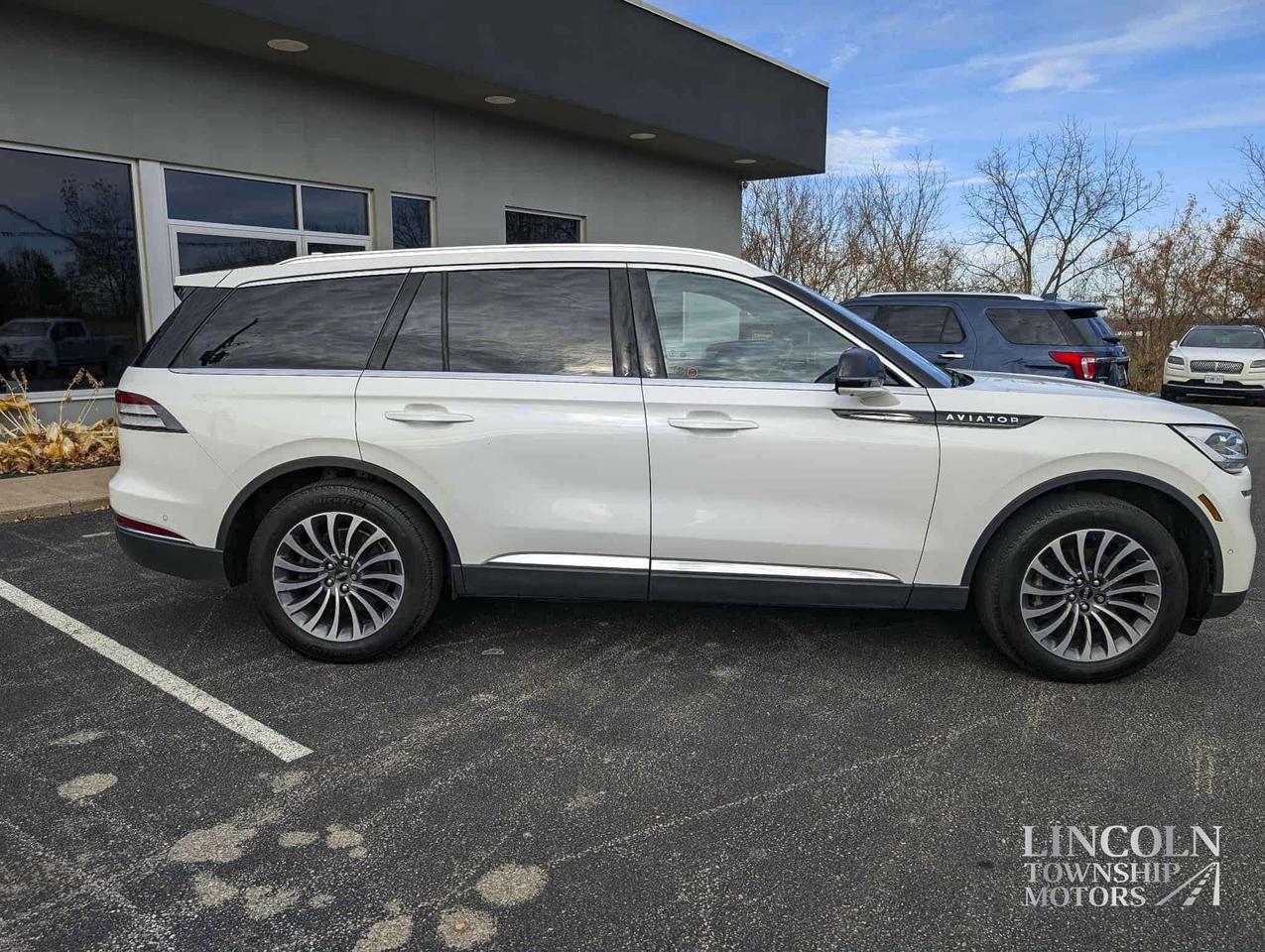 2020 Lincoln Aviator Reserve - CLEAN CARFAX, NAV, AWD, 7 SEATER, LOADED Photo