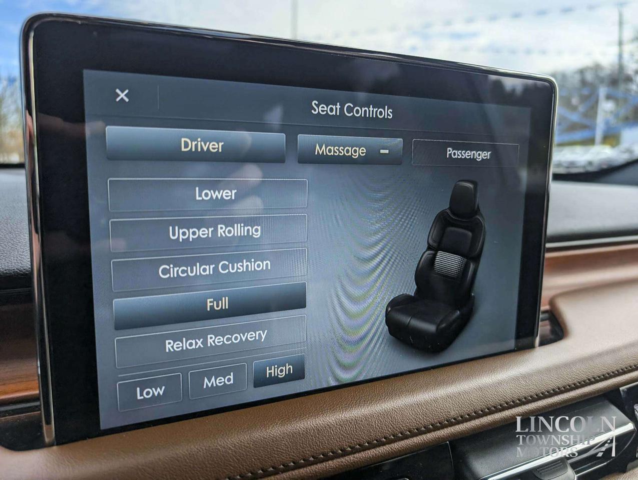 2020 Lincoln Aviator Reserve - CLEAN CARFAX, NAV, AWD, 7 SEATER, LOADED Photo