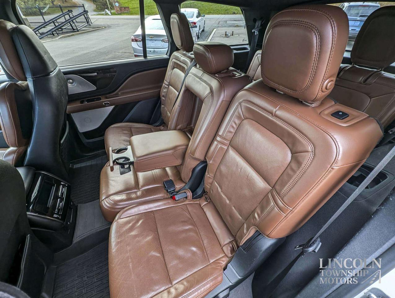 2020 Lincoln Aviator Reserve - CLEAN CARFAX, NAV, AWD, 7 SEATER, LOADED Photo