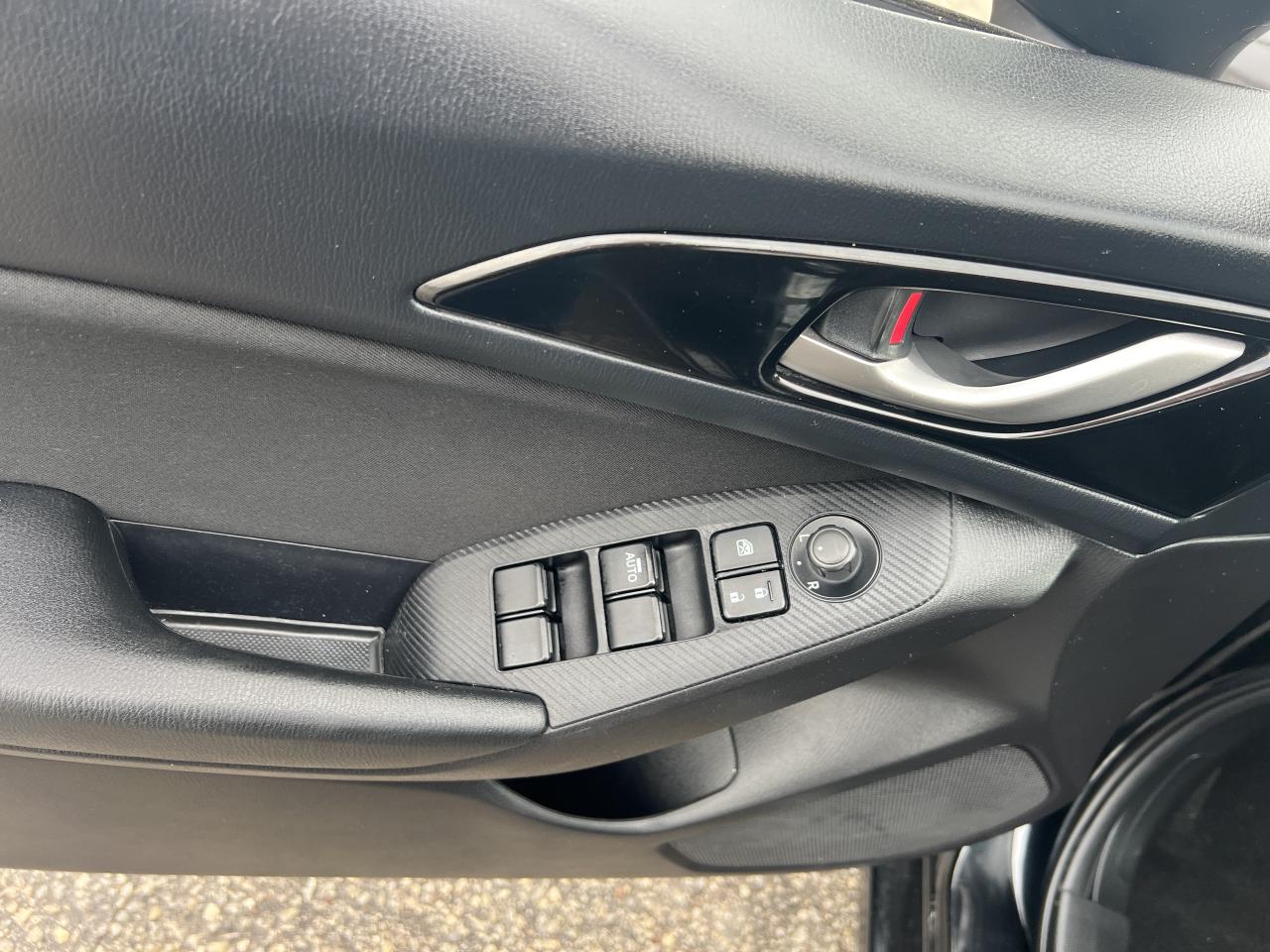 2015 Mazda MAZDA3 4dr Sdn Gx Photo3