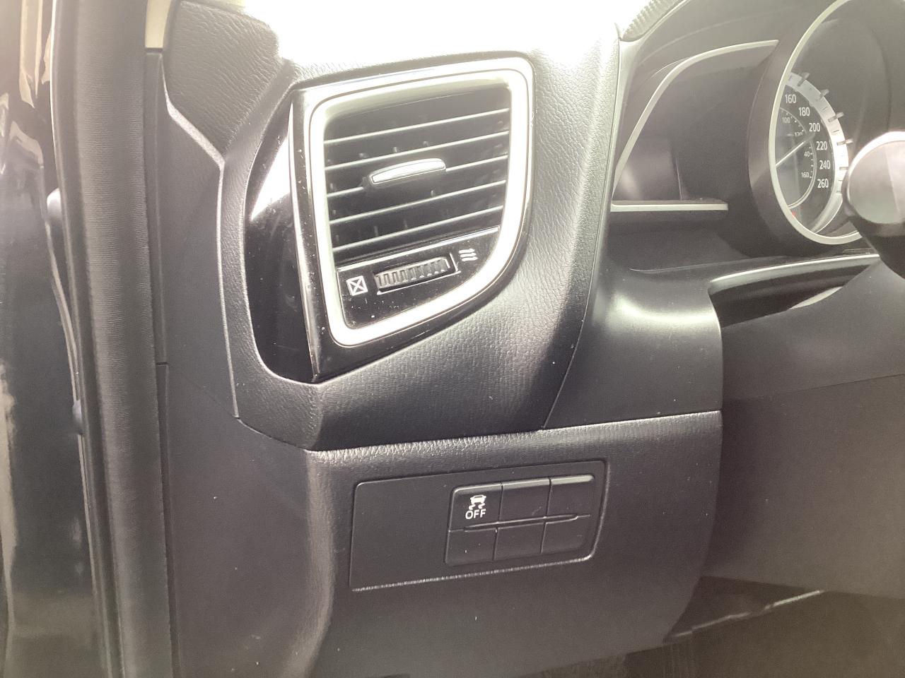 2015 Mazda MAZDA3 4dr Sdn Gx Photo