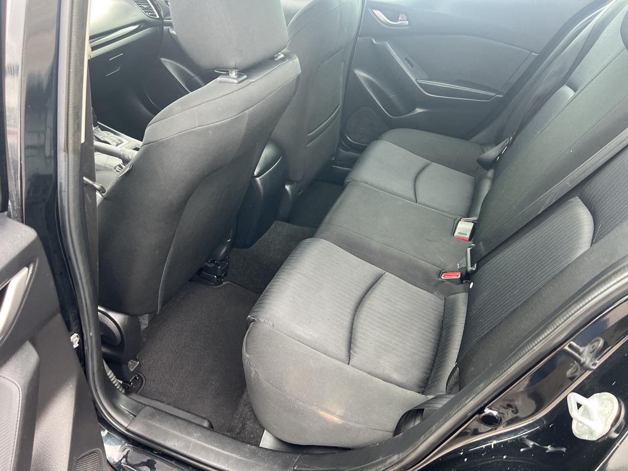 2015 Mazda MAZDA3 4dr Sdn Gx Photo4