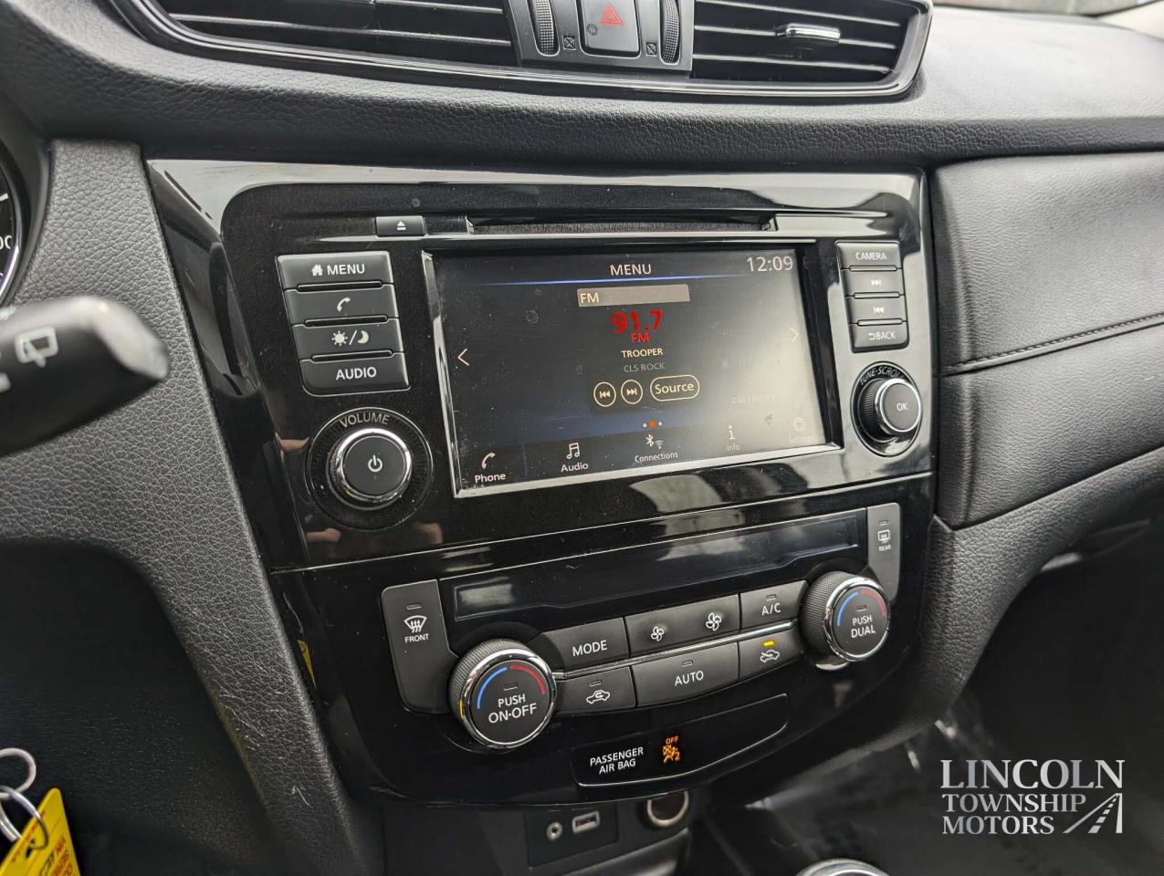 2019 Nissan Rogue S Photo