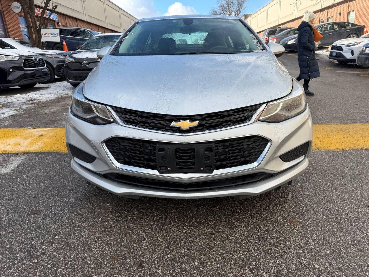 2017 Chevrolet Cruze 4dr Sdn 1.4L LT w/1SD Photo4