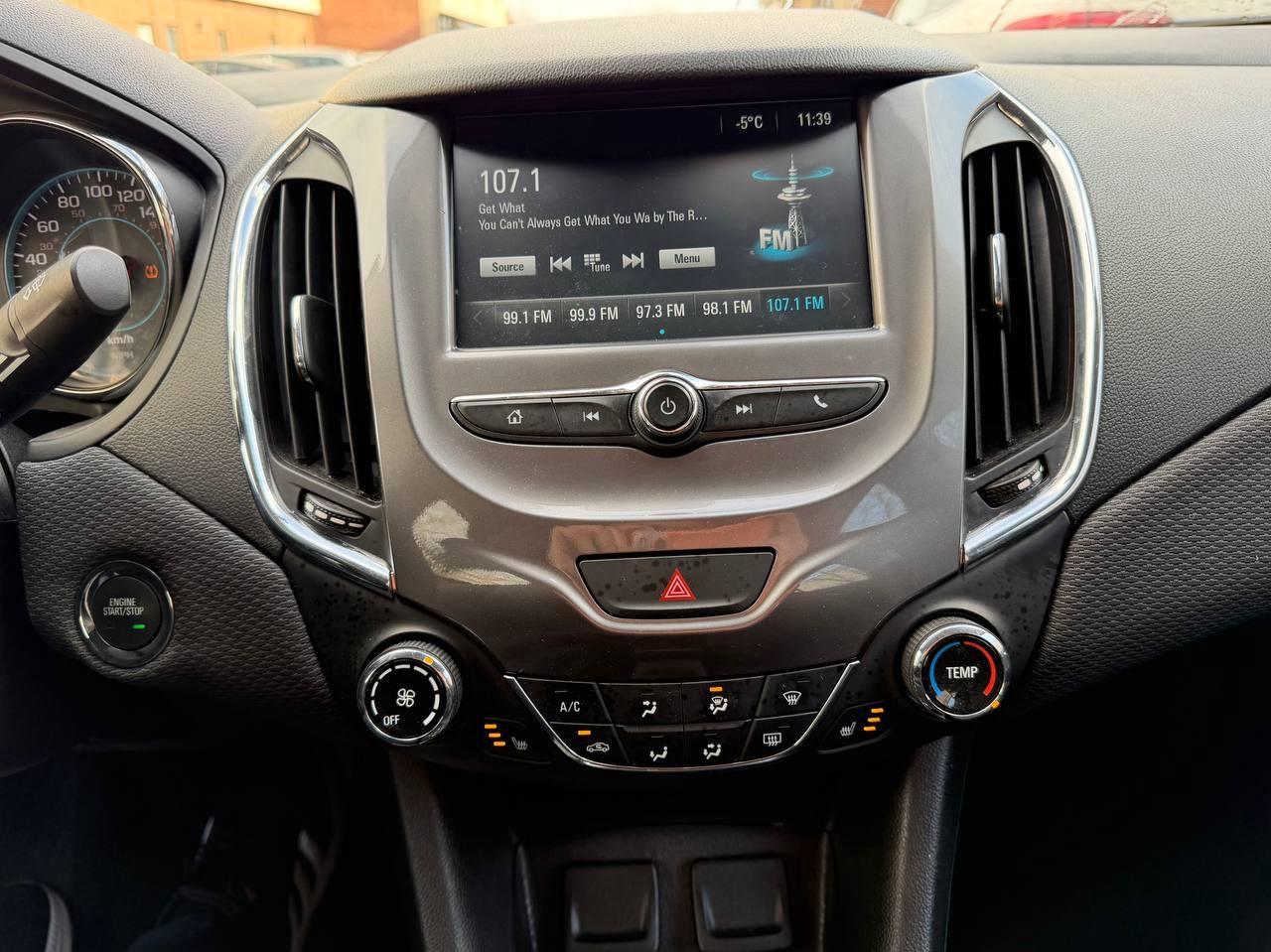 2017 Chevrolet Cruze 4dr Sdn 1.4L LT w/1SD Photo