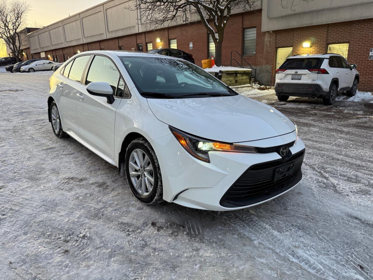 2024 Toyota Corolla LE CVT, UPGRADE PACKAGE, SUNROOF, ALLOY WHEELS Photo2