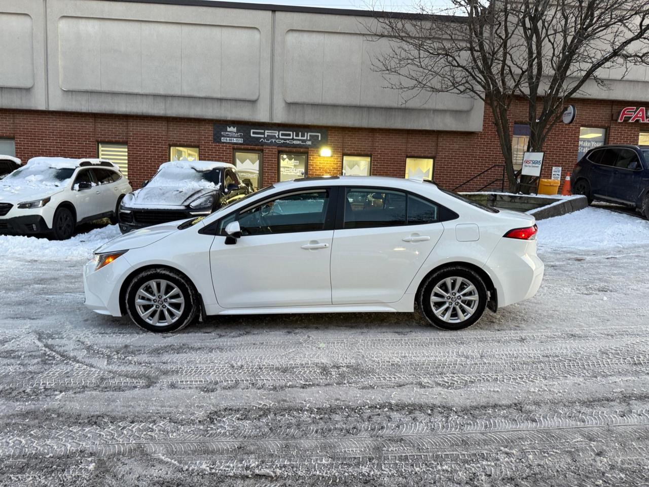 2024 Toyota Corolla LE CVT, UPGRADE PACKAGE, SUNROOF, ALLOY WHEELS Photo