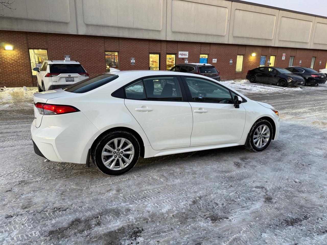 2024 Toyota Corolla LE CVT, UPGRADE PACKAGE, SUNROOF, ALLOY WHEELS Photo
