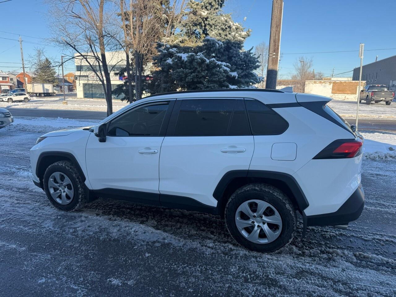 2021 Toyota RAV4 LE AWD 2021 Toyota RAV4 LE all-wheel-drive Photo3
