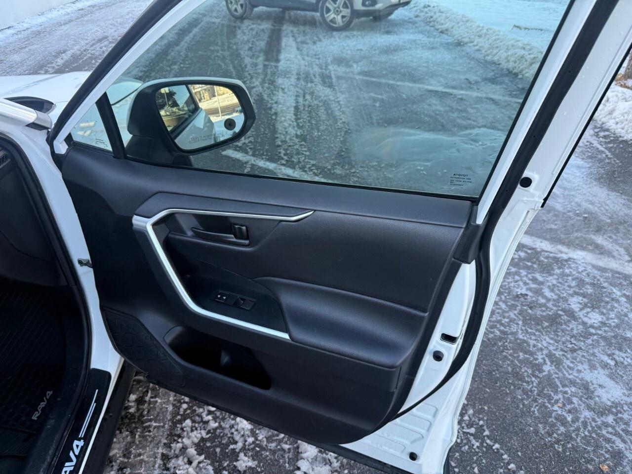 2021 Toyota RAV4 LE AWD 2021 Toyota RAV4 LE all-wheel-drive Photo