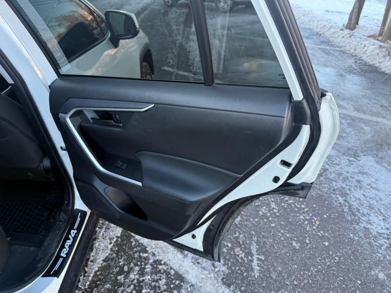 2021 Toyota RAV4 LE AWD 2021 Toyota RAV4 LE all-wheel-drive Photo