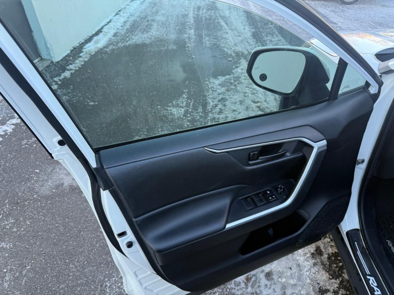 2021 Toyota RAV4 LE AWD 2021 Toyota RAV4 LE all-wheel-drive Photo