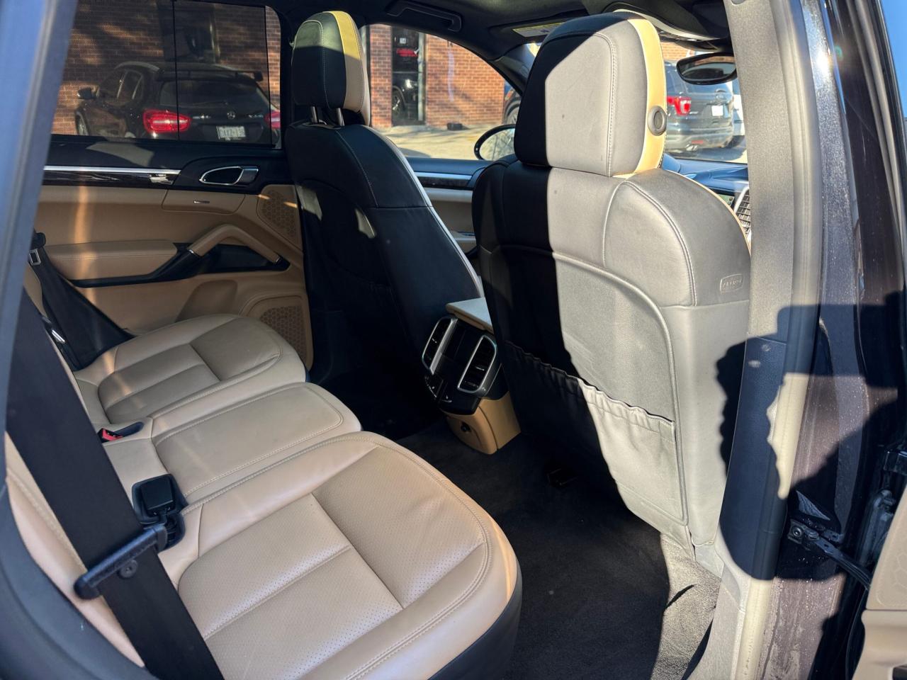 2016 Porsche Cayenne PREMIUM PLUS PACKAGE, AWD 4dr Photo