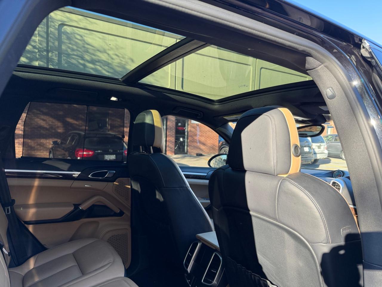 2016 Porsche Cayenne PREMIUM PLUS PACKAGE, AWD 4dr Photo