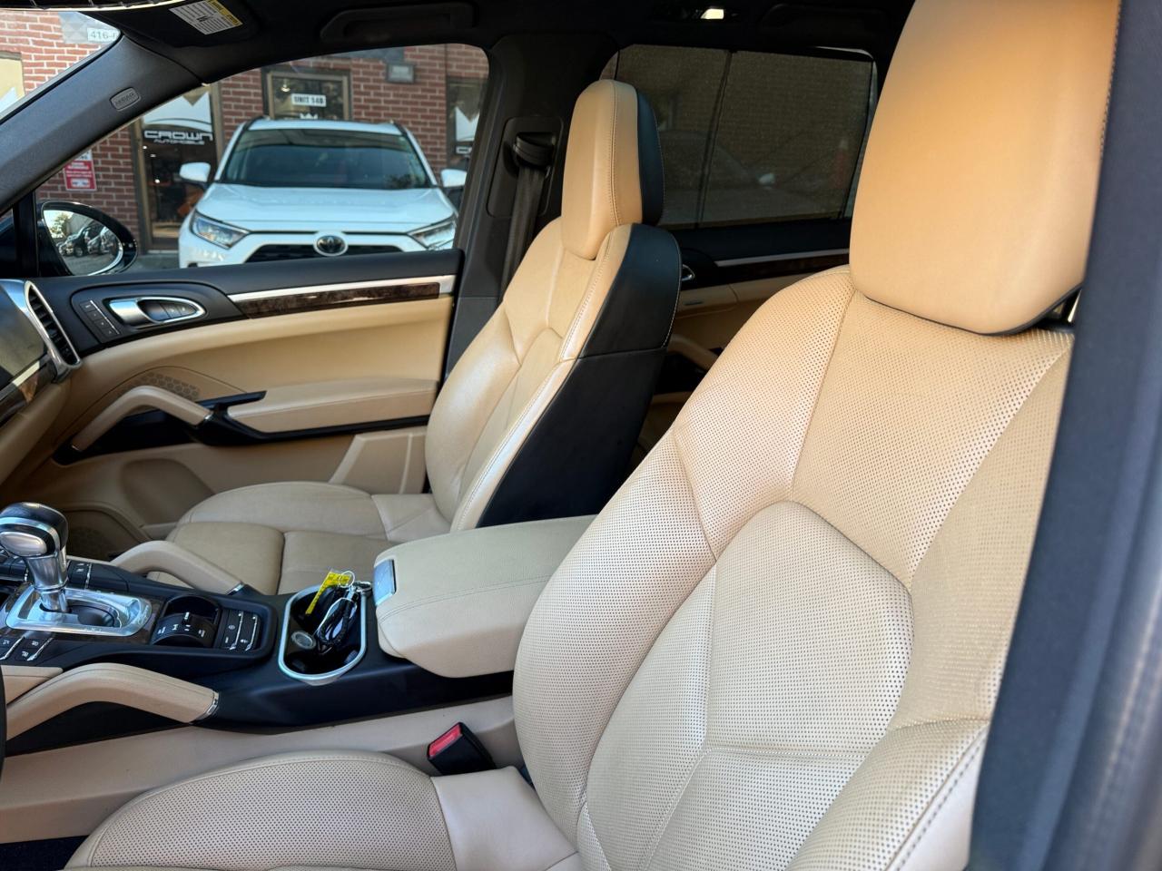 2016 Porsche Cayenne PREMIUM PLUS PACKAGE, AWD 4dr Photo