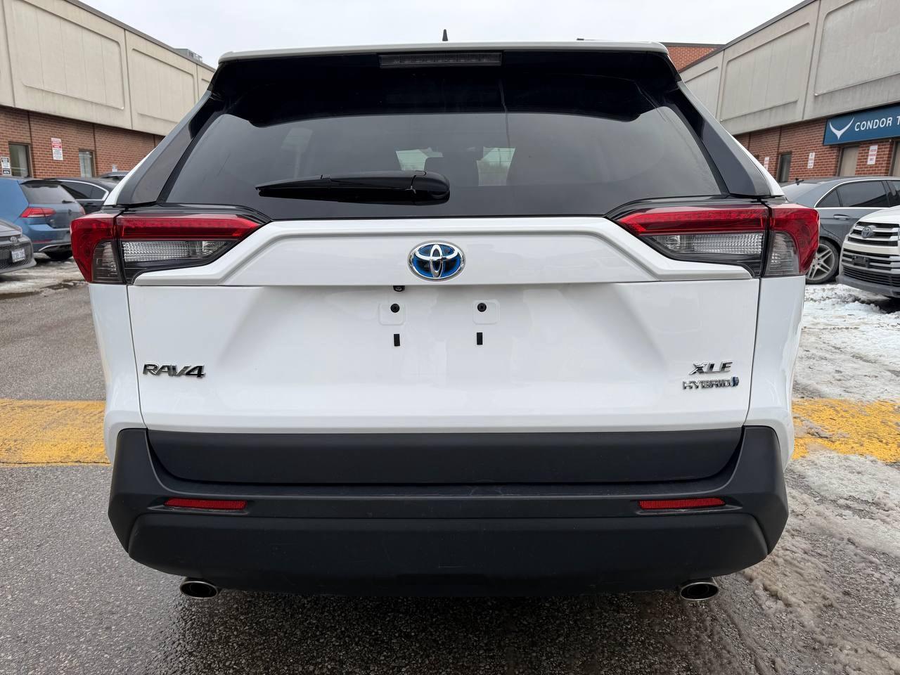 2021 Toyota RAV4 Hybrid XLE AWD Photo3