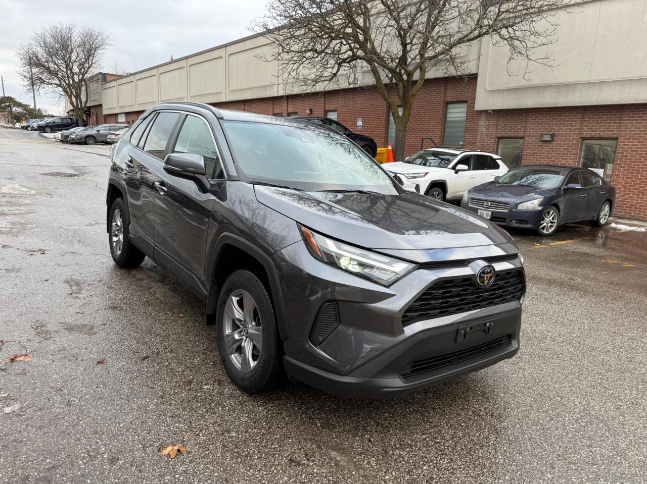 2022 Toyota RAV4 XLE AWD, ONE OWNER, SUNROOF, PUSH BUTTON START Photo2