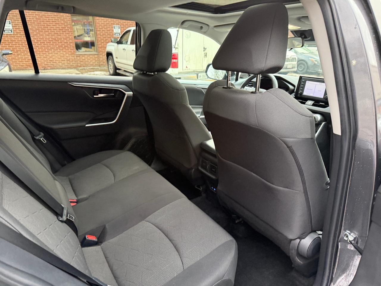 2022 Toyota RAV4 XLE AWD, ONE OWNER, SUNROOF, PUSH BUTTON START Photo