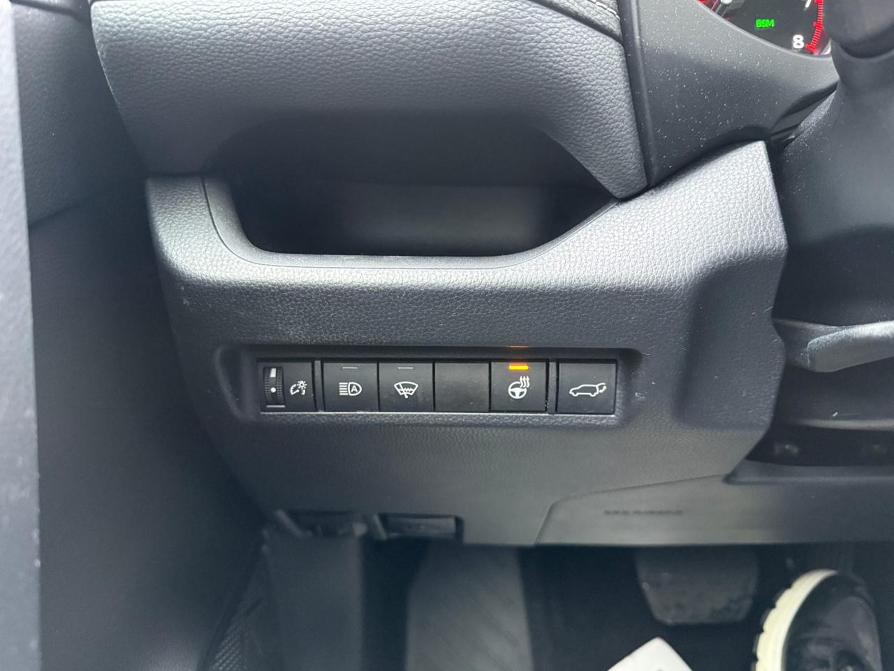 2022 Toyota RAV4 XLE AWD, ONE OWNER, SUNROOF, PUSH BUTTON START Photo