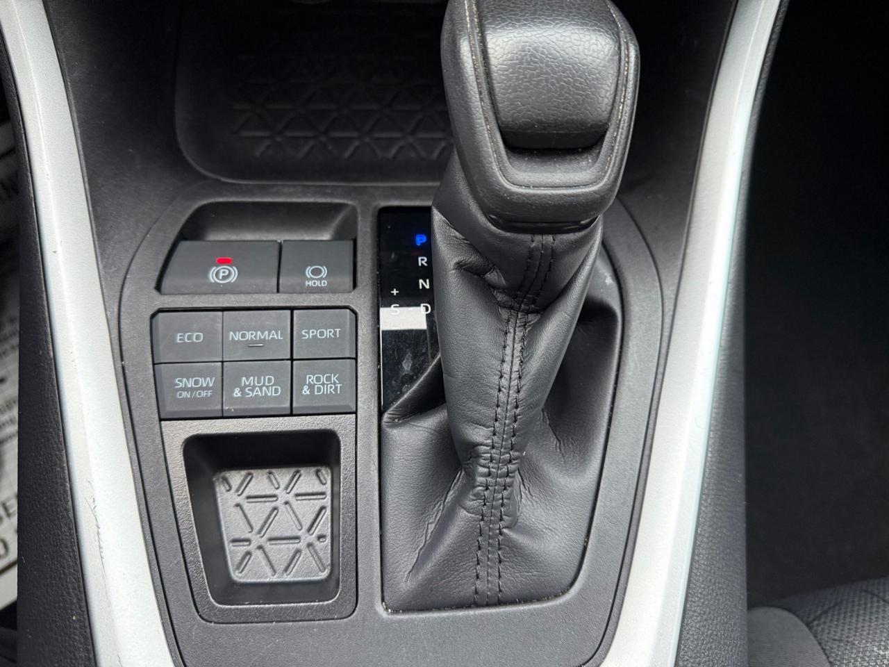 2022 Toyota RAV4 XLE AWD, ONE OWNER, SUNROOF, PUSH BUTTON START Photo