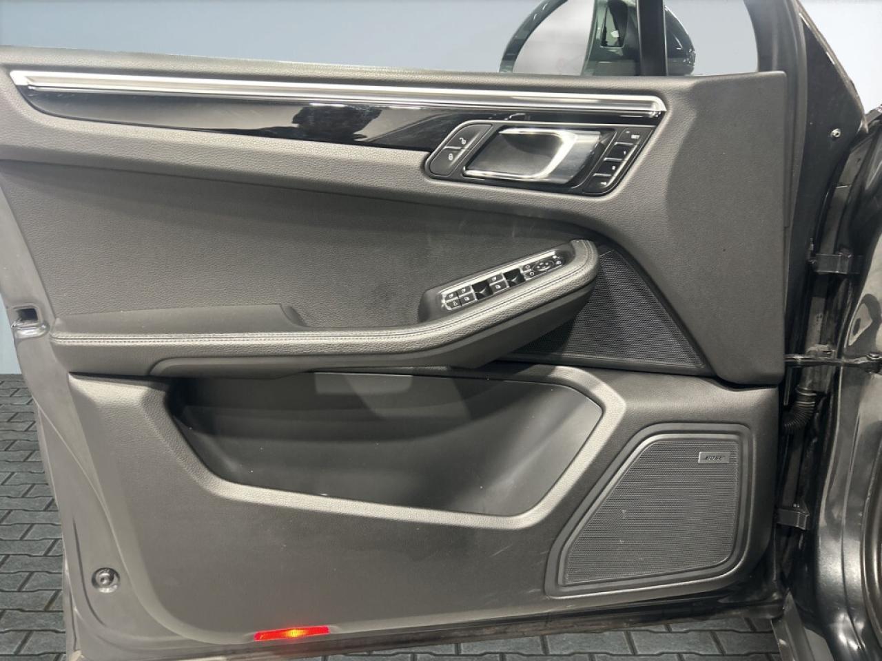 2018 Porsche Macan S /AWD/Leather/NAVI/Sunroof/Android Car Play/ Clea Photo