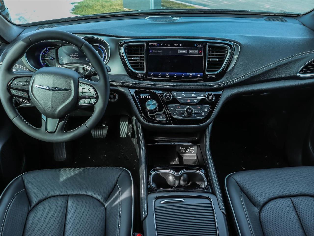 2024 Chrysler Pacifica Hybrid Select Incl. Panoramic Sunroof + Leather Seats Photo