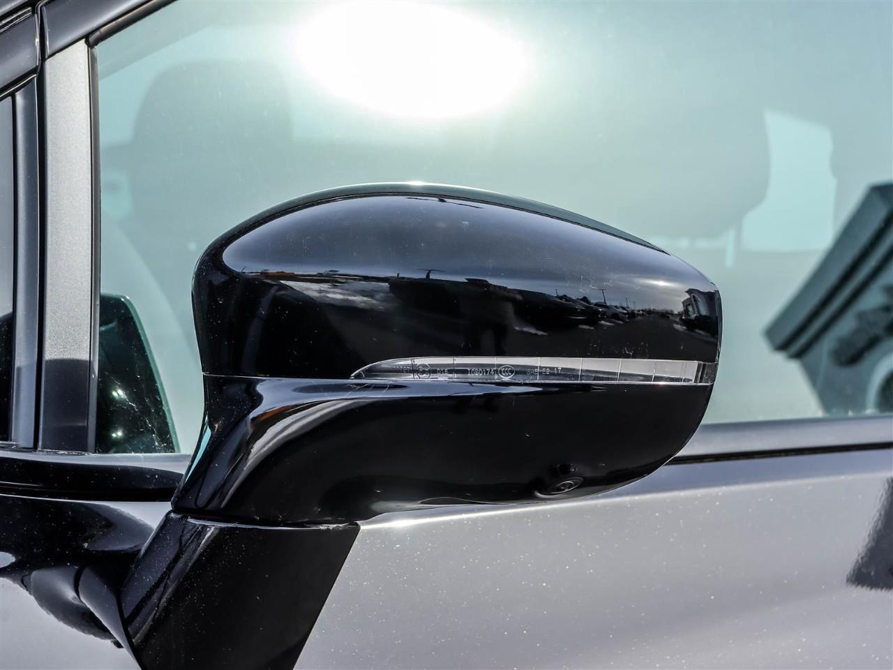 2024 Chrysler Pacifica Hybrid Select Incl. Panoramic Sunroof + Leather Seats Photo