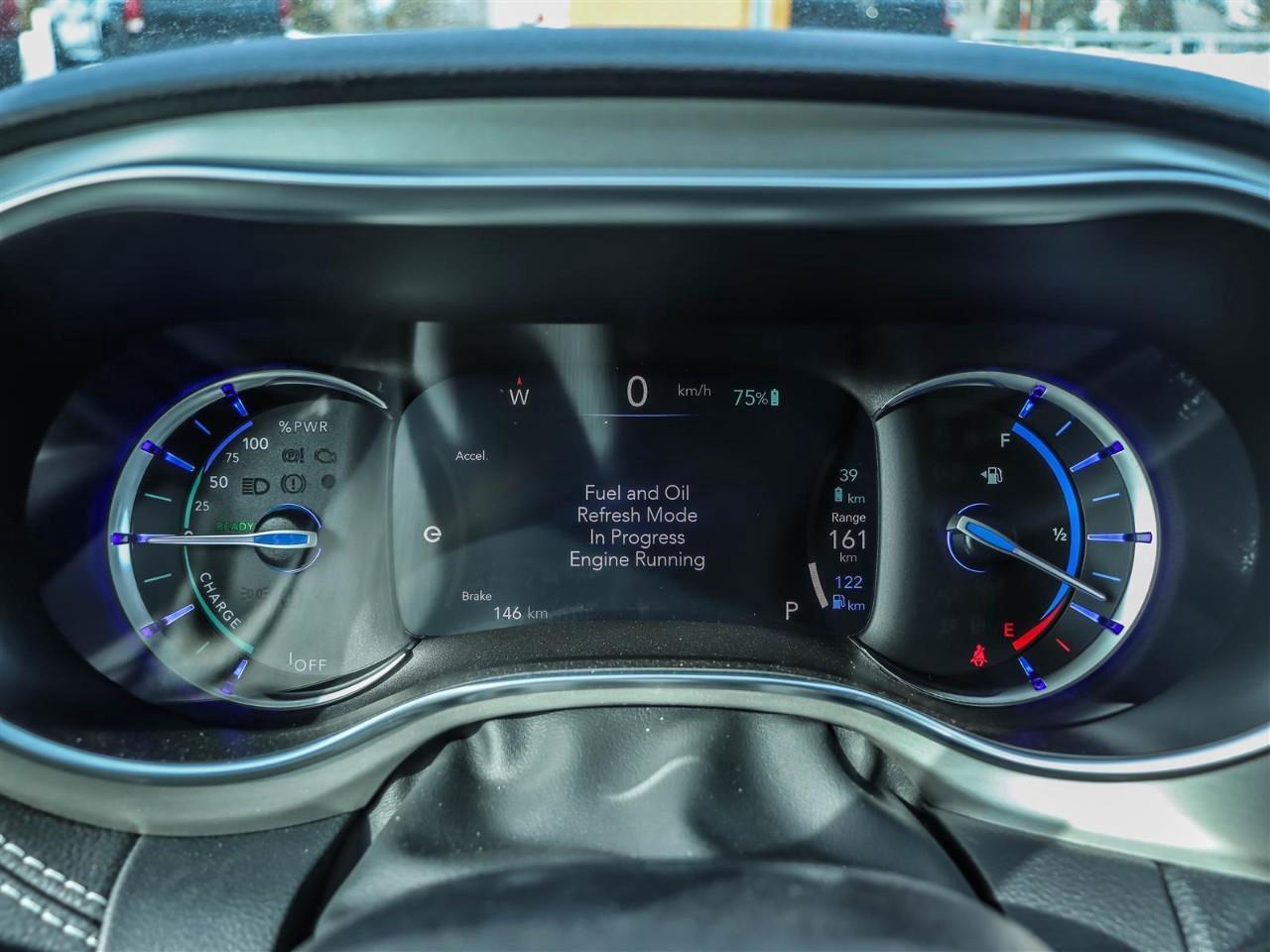 2024 Chrysler Pacifica Hybrid Select Incl. Panoramic Sunroof + Leather Seats Photo