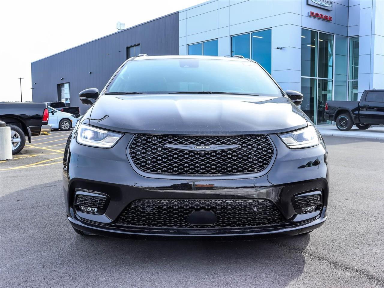 2024 Chrysler Pacifica Hybrid Select Incl. Panoramic Sunroof + Leather Seats Photo