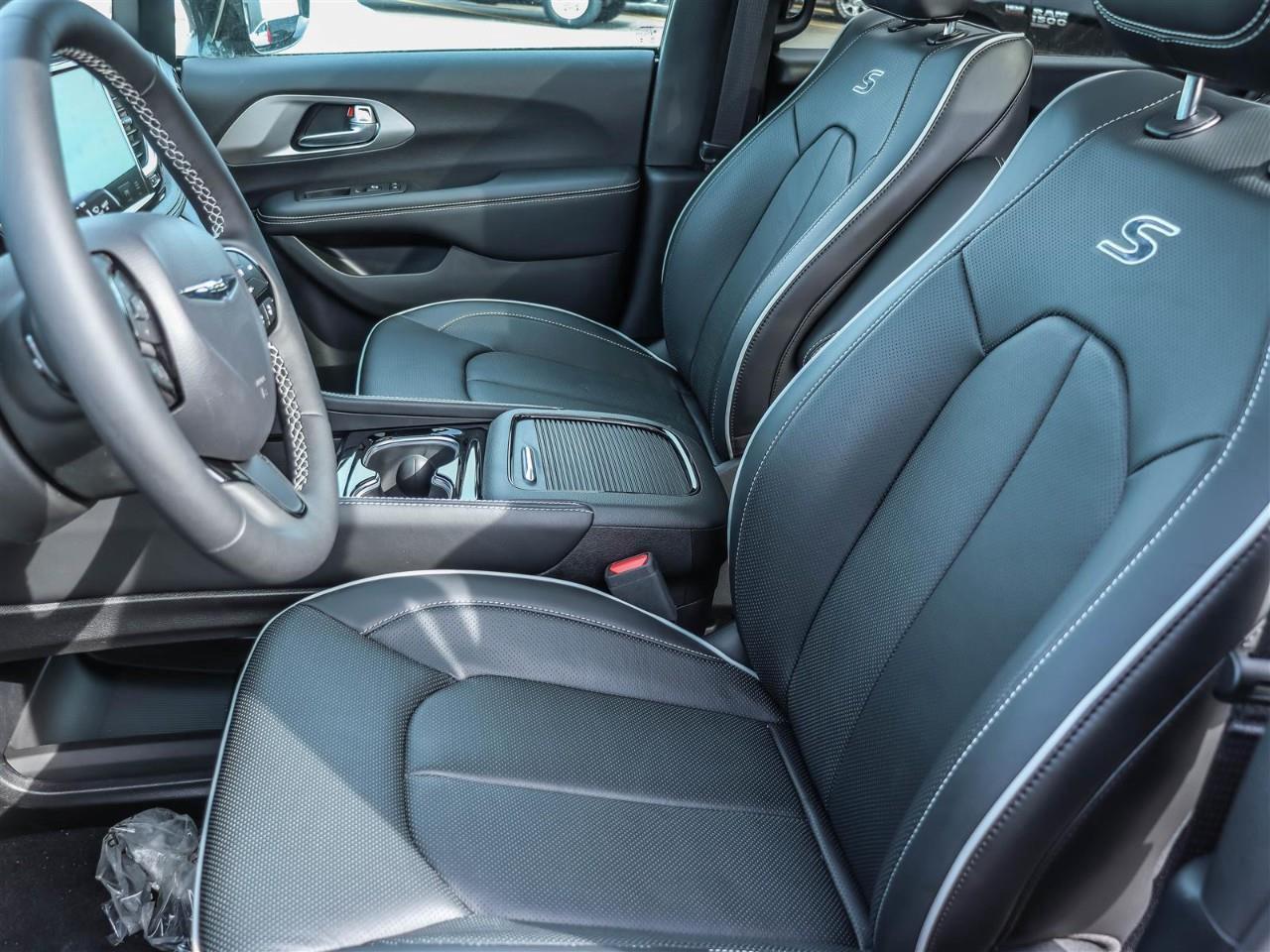 2024 Chrysler Pacifica Hybrid Select Incl. Panoramic Sunroof + Leather Seats Photo