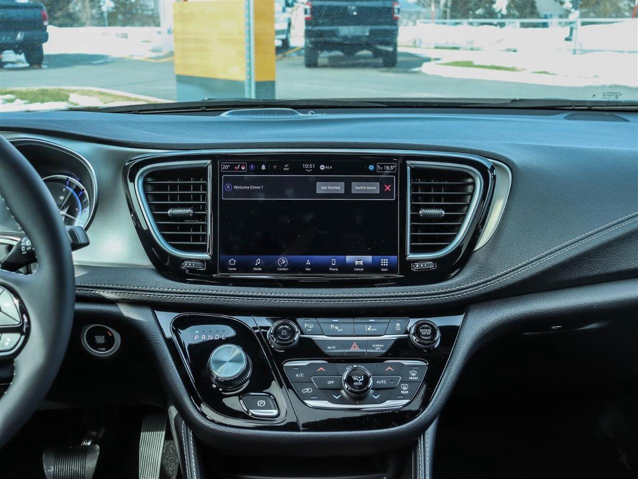 2024 Chrysler Pacifica Hybrid Select Incl. Panoramic Sunroof + Leather Seats Photo